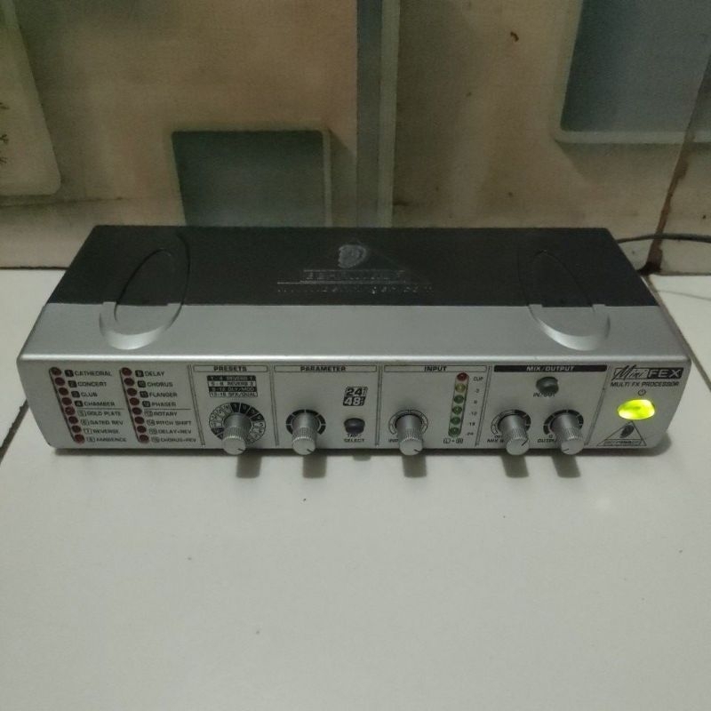 BEHRINGER MINIFEX MODEL:FEX800 SECOND