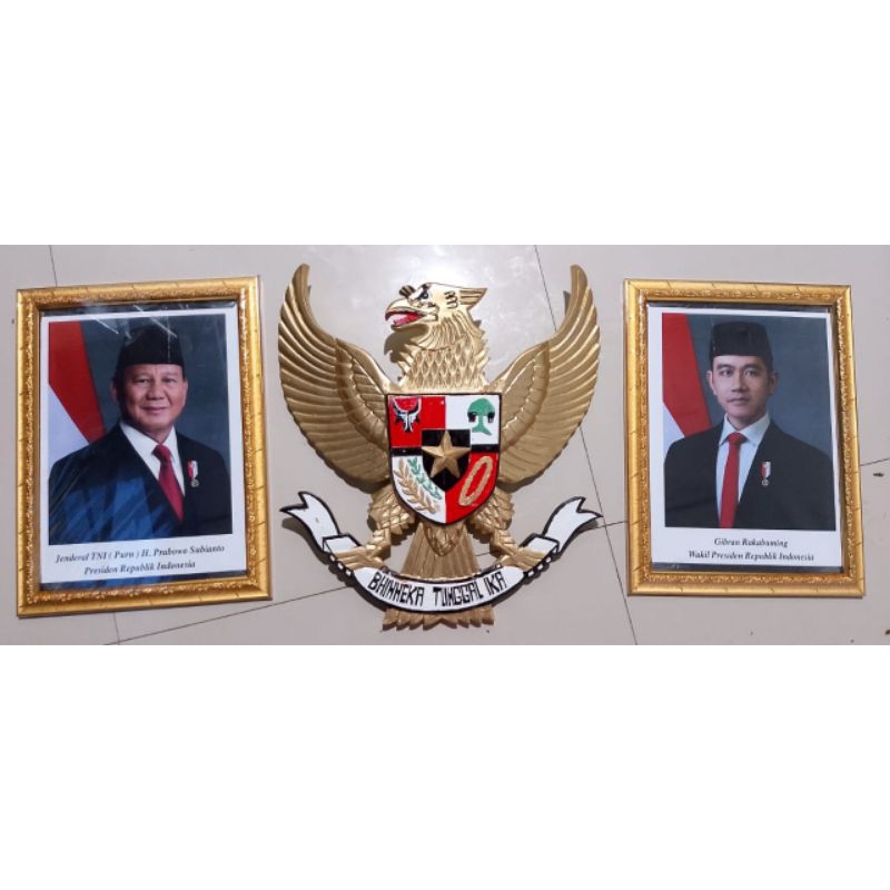 Lambang Garuda Pancasila Ukiran Kayu dan Presiden Paket