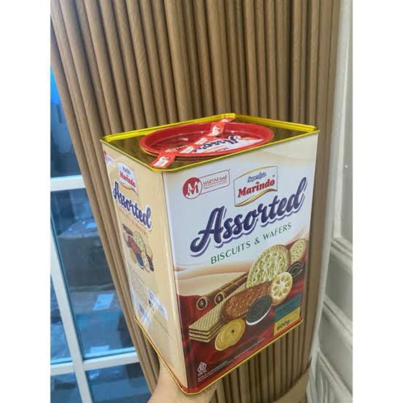 

Marindo Assorted Biskuit Wafer Kaleng Segi 600gr Ecer Dan Karton isi 6