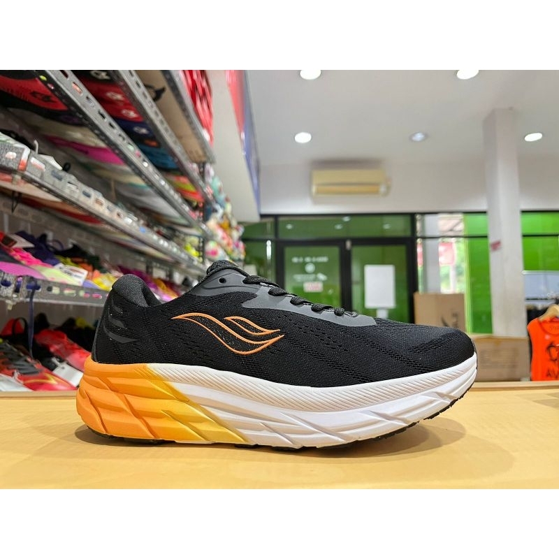 Sepatu Running DESLE YOHAN BLAKE Hitam Orange
