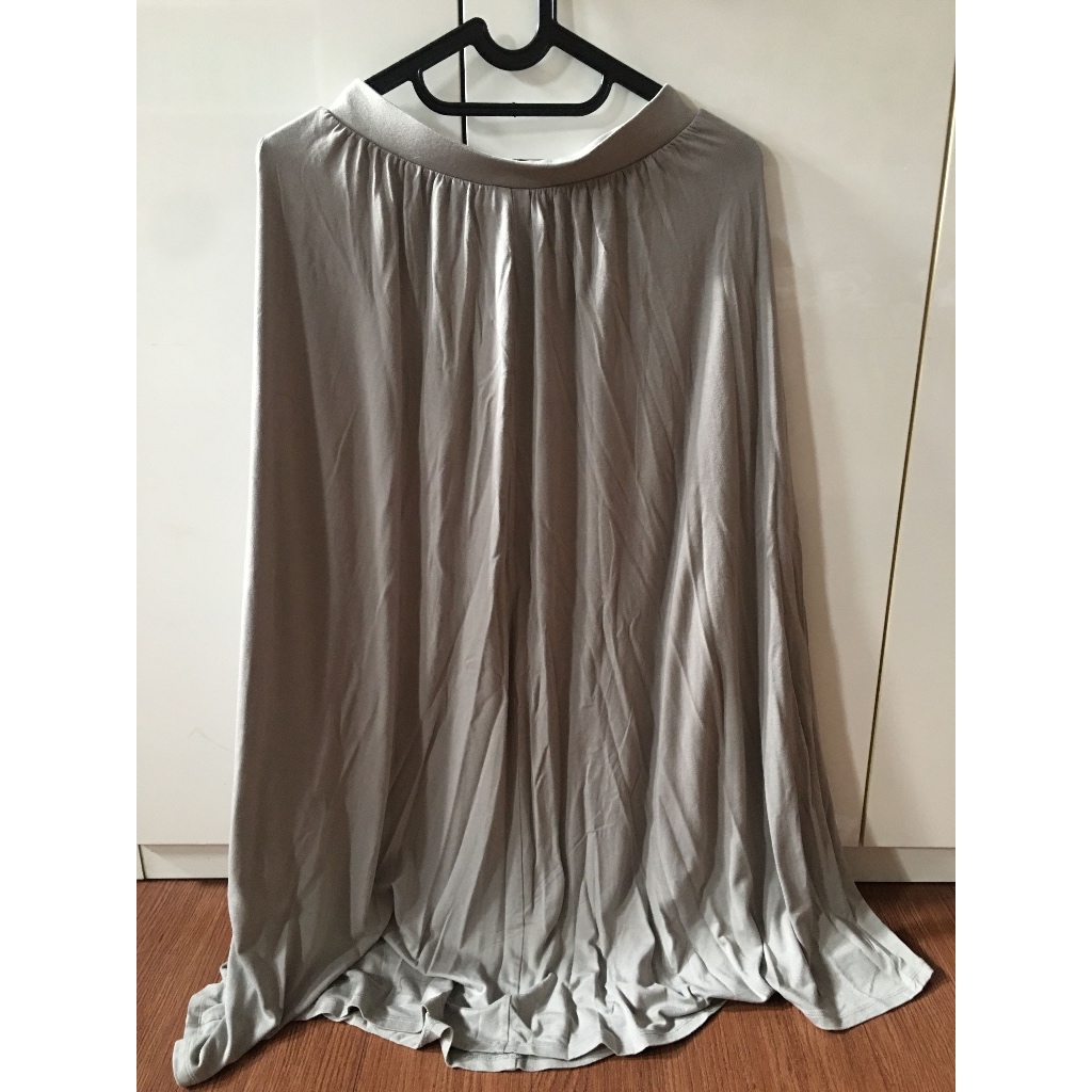 Preloved Uniqlo Rok Maxi Abu Size S