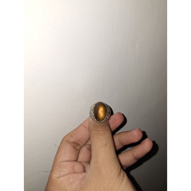 Preloved cincin pria dengan batu mata kucing asli
