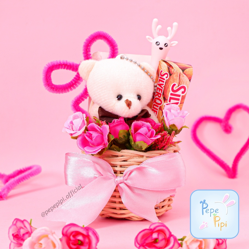 

Parcel Hampers Valentine Keranjang Cantik Bingkisan coklat silverqueen Kasih Sayang Love Boneka Bear beruang Hadiah