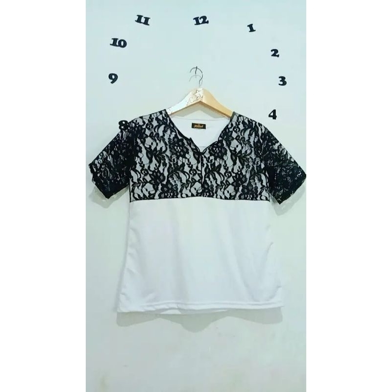 Blus Lengan Pendek Motif Bunga Putih dan Polos