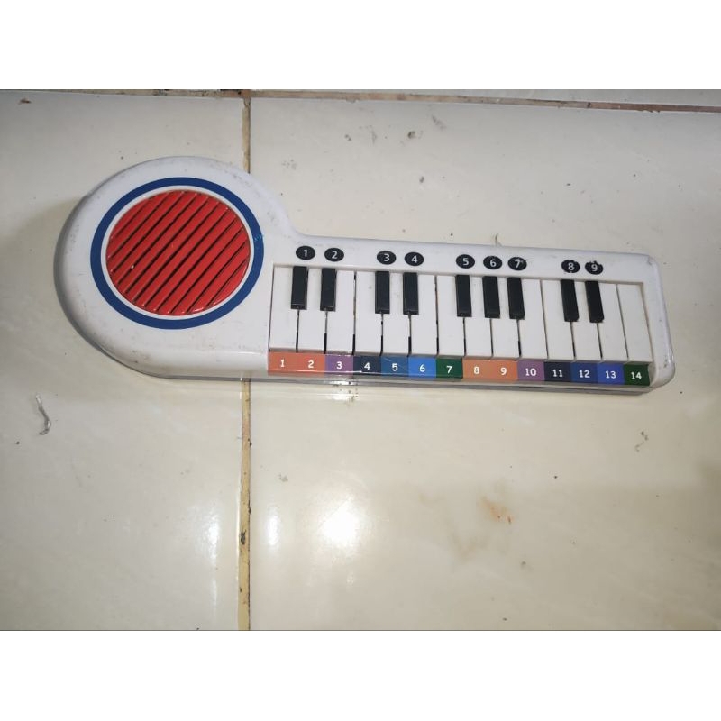 piano kecil nyala
