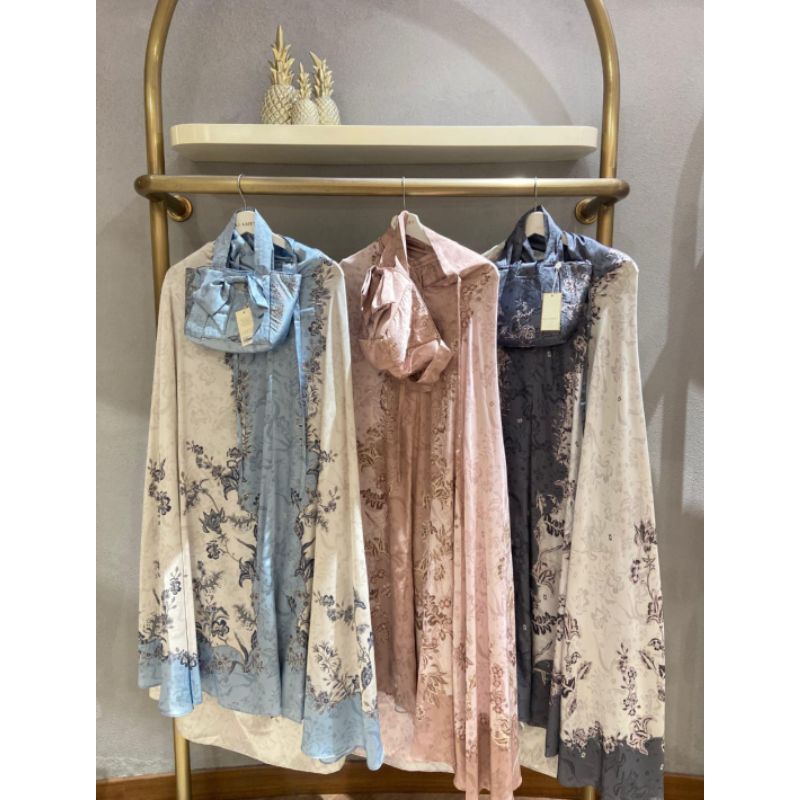 Samantha Prayer Set Wearing Klamby