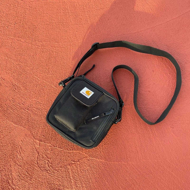 (NETT, BACA DETAIL) CARHARTT WIP Essentials Sling Bag Black Original