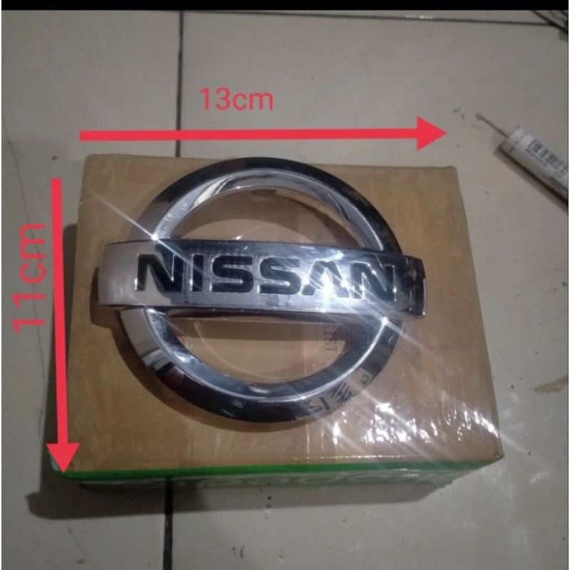 logo belakang nissan livina original