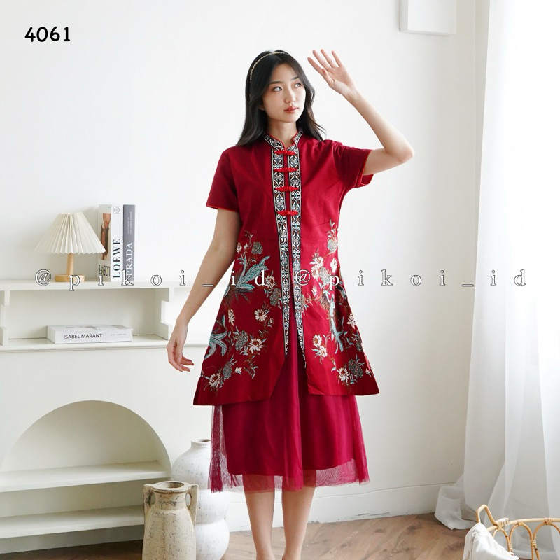 Cheongsam dress merah pita shanghai / dress cheongsam merah batik CNY burung merak pink brukat 3586