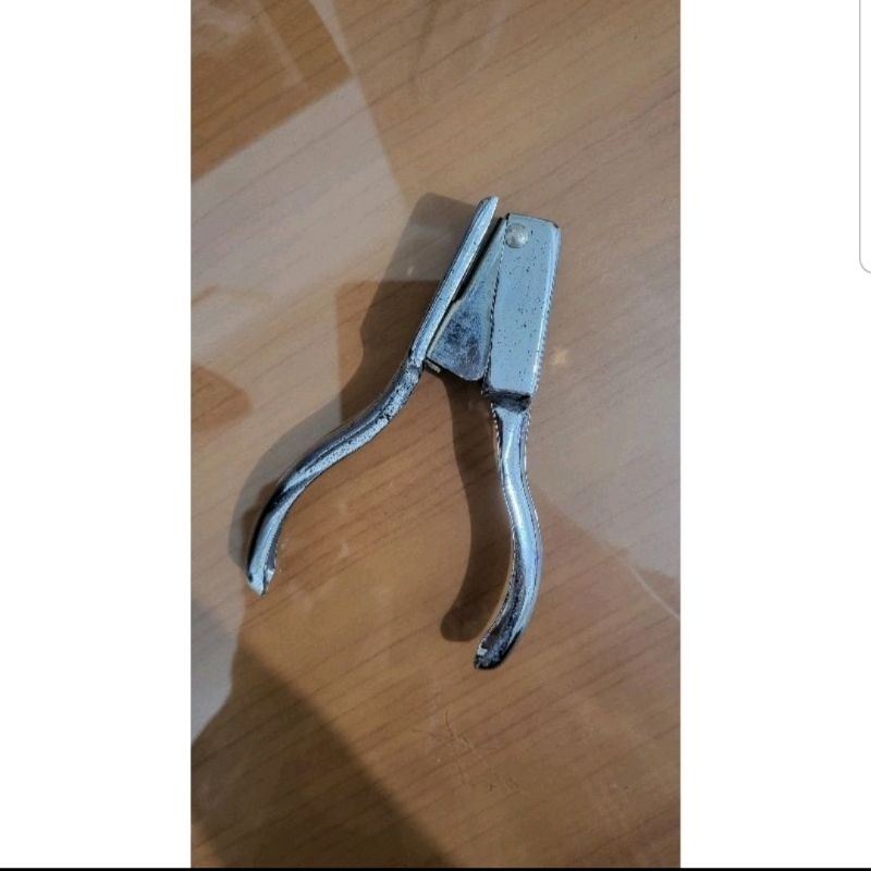 

Pembolong id card - Hole Puncher