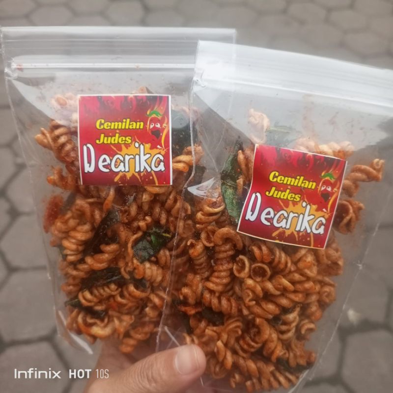 

Makaroni Bantat Kriuk Pedas Daun Jeruk / Makaroni Bantat Spiral