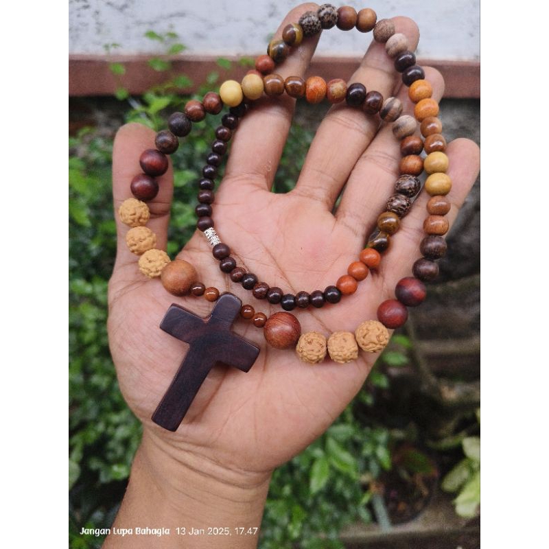 Kalung salib kombinasi 15 macam kayu bertua nusantara | kokka jenitri bidara dewandaru kalimosodo se