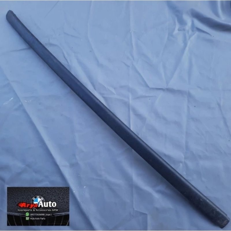 Original Lis Bumper tengah Belakang BMW E46 pn 8195317