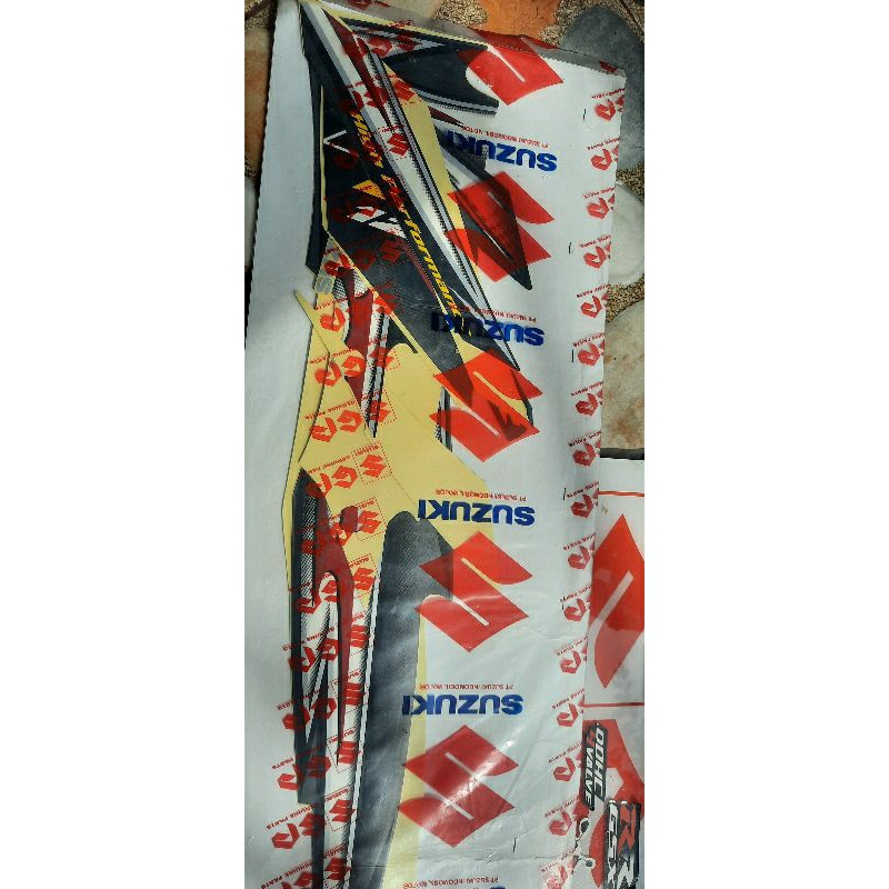 striping suzuki shogun 125 FL RR tahun 2009 warna dark grey met -titan black (abu hitam) asli suzuki