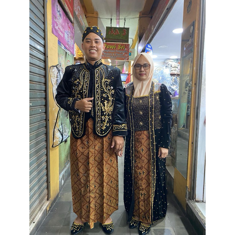 Kebaya pengantin bludru/Baju pengantin bludru semata kaki