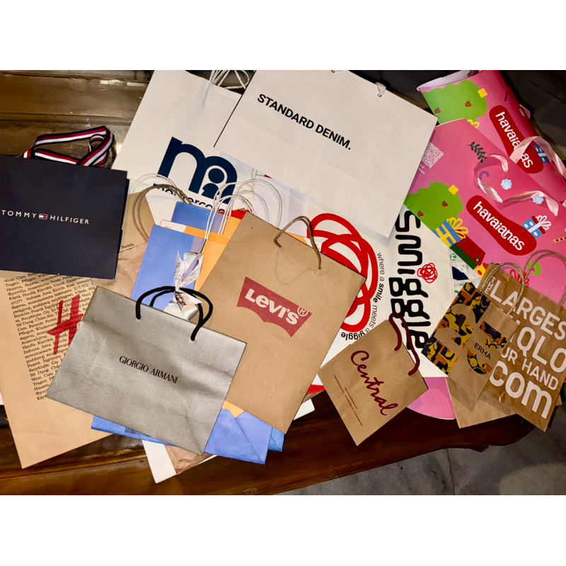 

PAPERBAG MOTHERCARE HAVAIANAS LEVIS TOMMY HILFIGER ARMANI H&M CENTRAL