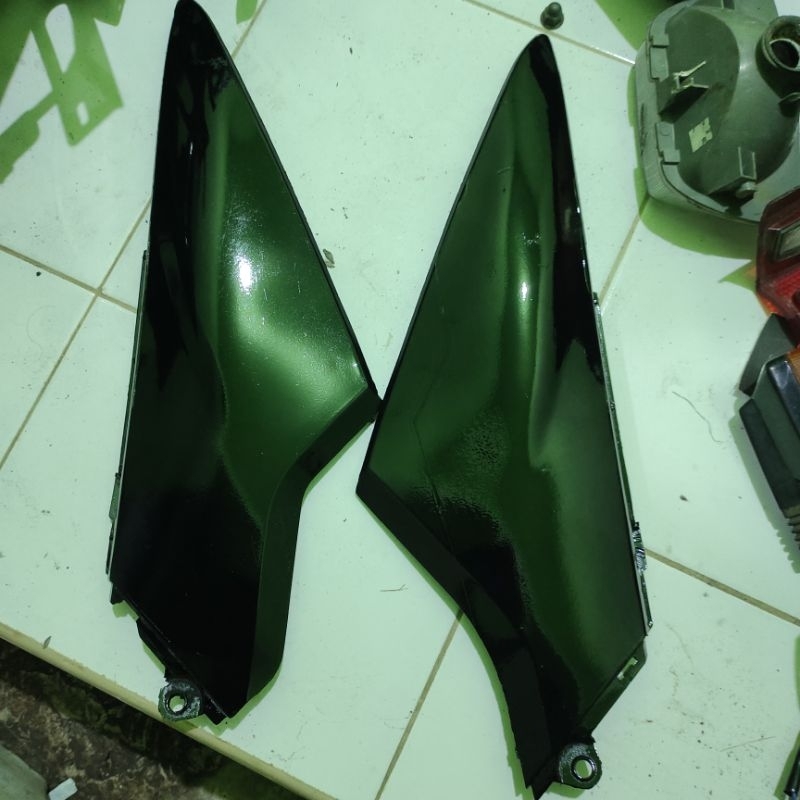tepong aki sambungan bodi depan Honda kanan kiri Supra x 125 Batman/125 lama original