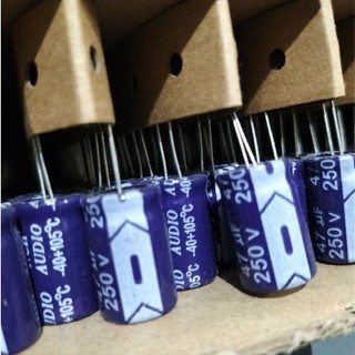 KAPASITOR CAPASITOR ELCO ELKO 47UF/250V BAGUS