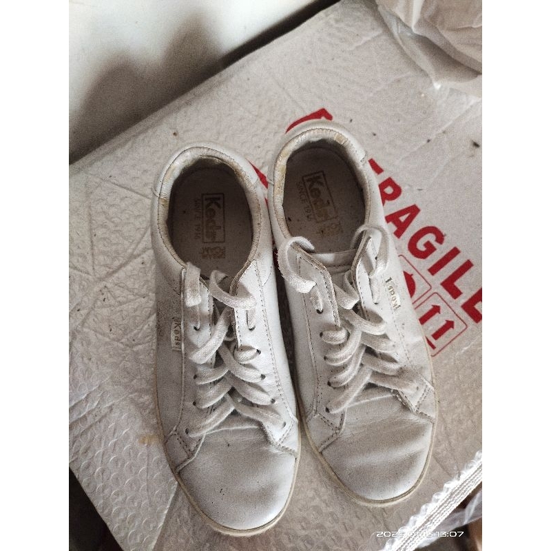 PRELOVED SEPATU KEDS SIZE 35 / SEPATU KEDS PUTIH