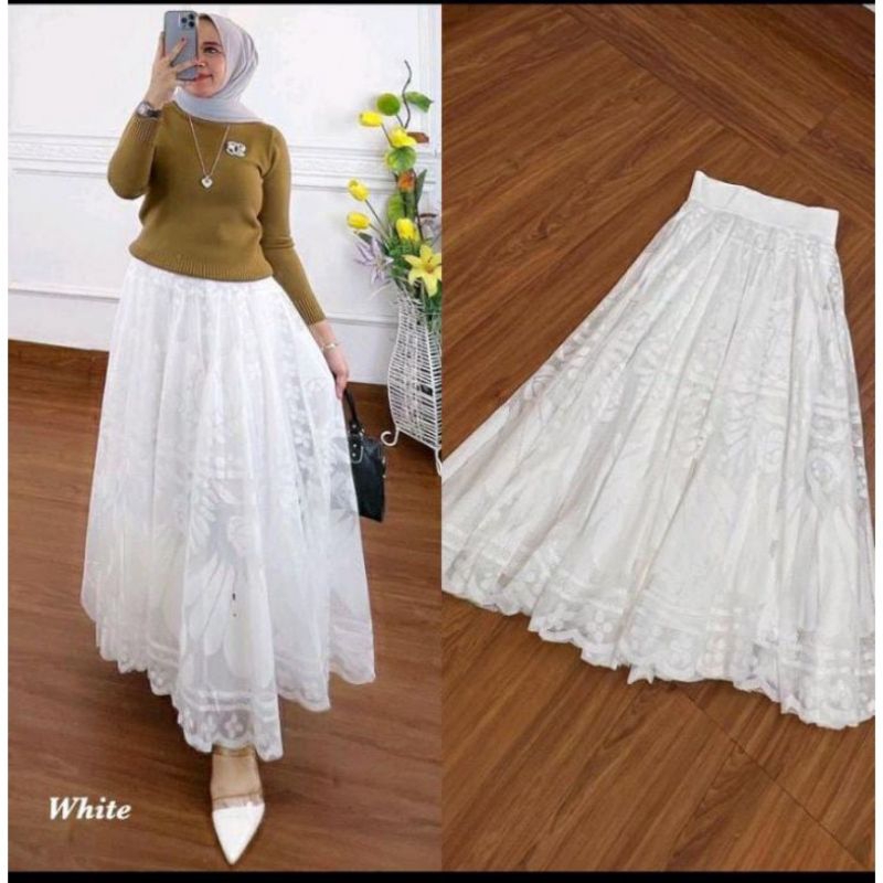 Rok Brukat Bunga Putih