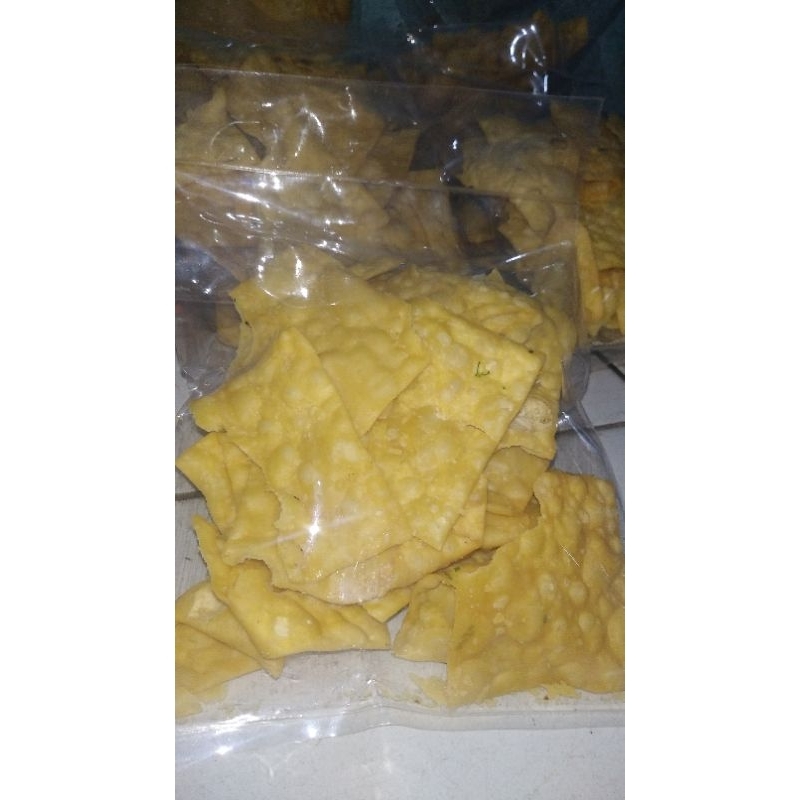 

100 gram kerupuk pangsit