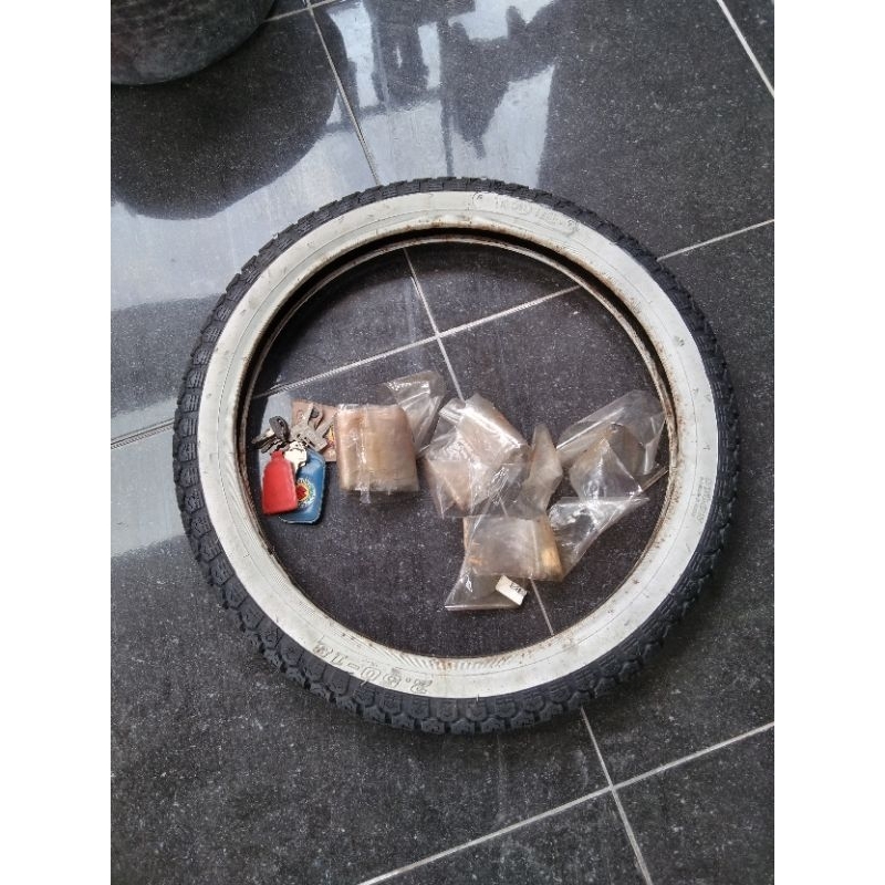 Ban White Wall ban Lis putih TK 18-250