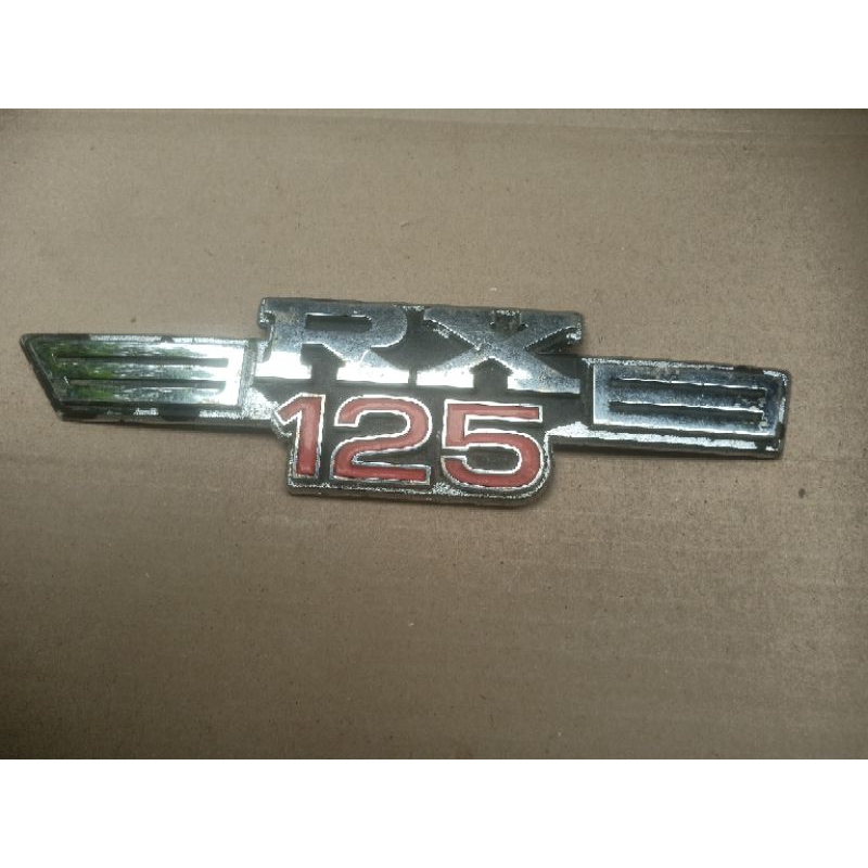 LOGO SIMBOL EMBLEM BOK BOX TUTUP SIDE COVER ACCU AKI YAMAHA RX125 RX 125