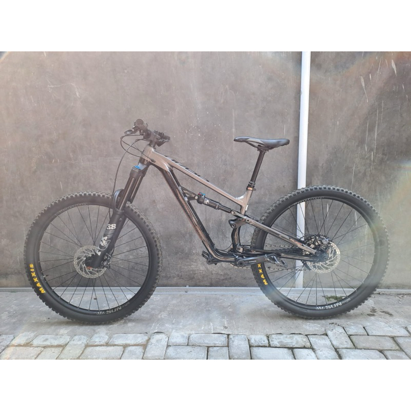 sepeda polygon siskiu T8 size M 29