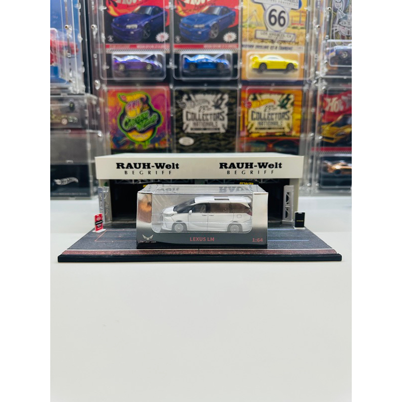 DCT 1:64 Lexus LM MK2 White