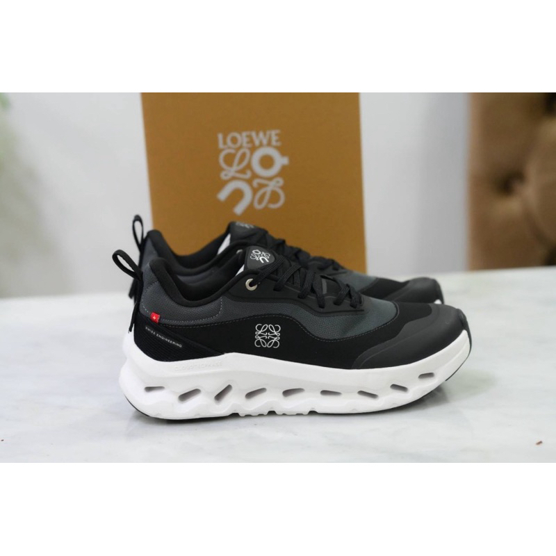 Sepatu ON-CLOUD LOEWE Black / White -40