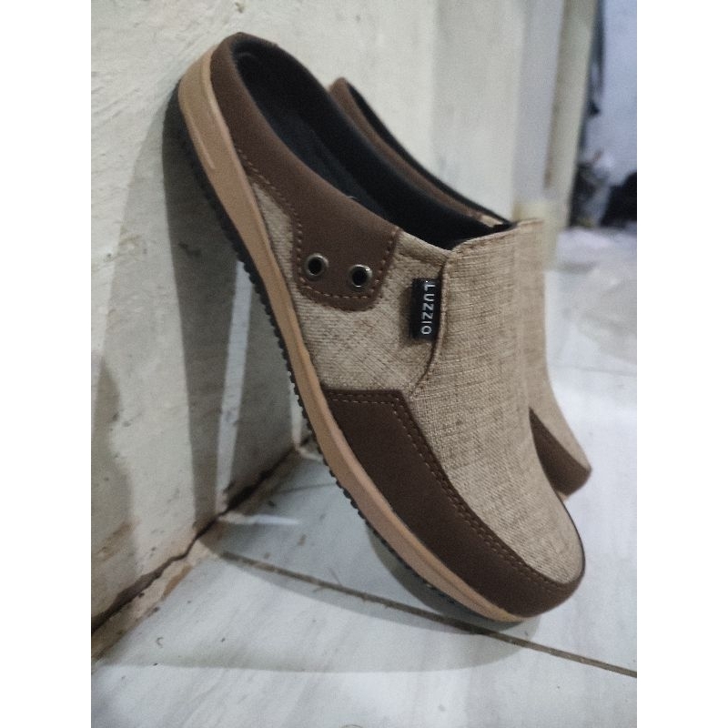 Selop bustong kain sintetis tersedia size39_ 44 . sepatu casual slip on pria