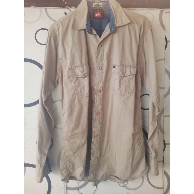 kemeja QuickSilver