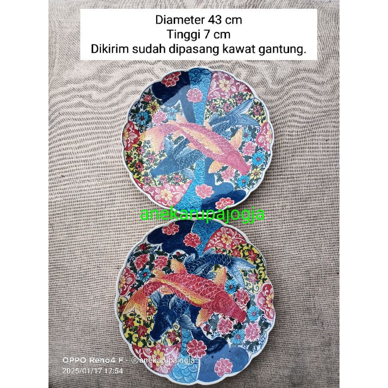 2 buah piring gantung keramik lukis motif imari gambar ikan untuk dekorasi hiasan dinding