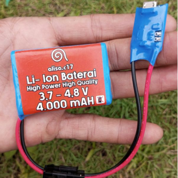 Baterai Mobil RC 4000 mAh 3.7V dan 4.8 Volt Durasi Sekitar 2 Jam Mobil Remote Control Rock Crawler