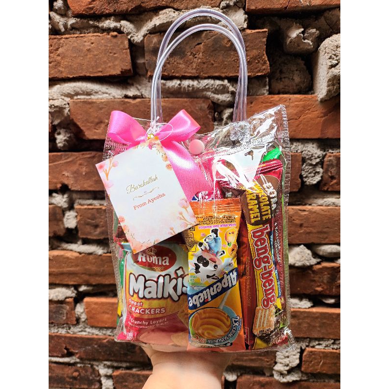 

Paket Snack Tas Mika / Snack Ulang tahun/ Souvenir Snack Natal/souvenir Snack imlek
