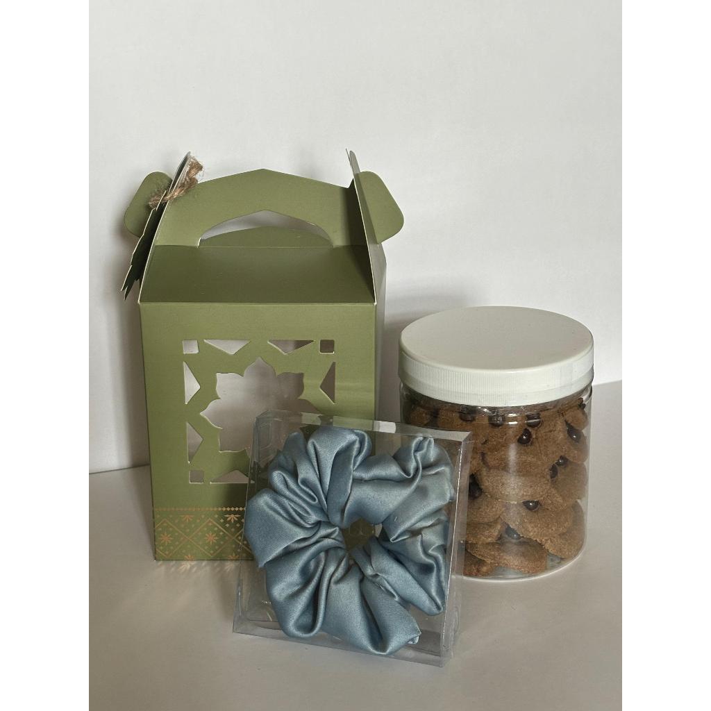 

HAMPERS KUE LEBARAN TOPLES 400ML / 600ML / KUE LEBARAN MURAH