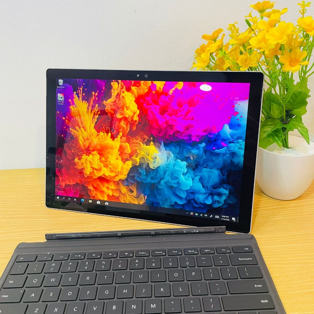 Laptop surface Pro 4 touchscreen 2 in1 bisa lepas keyboard Ram 8 SSD 256 GB intel core i5 gen 7 mulu