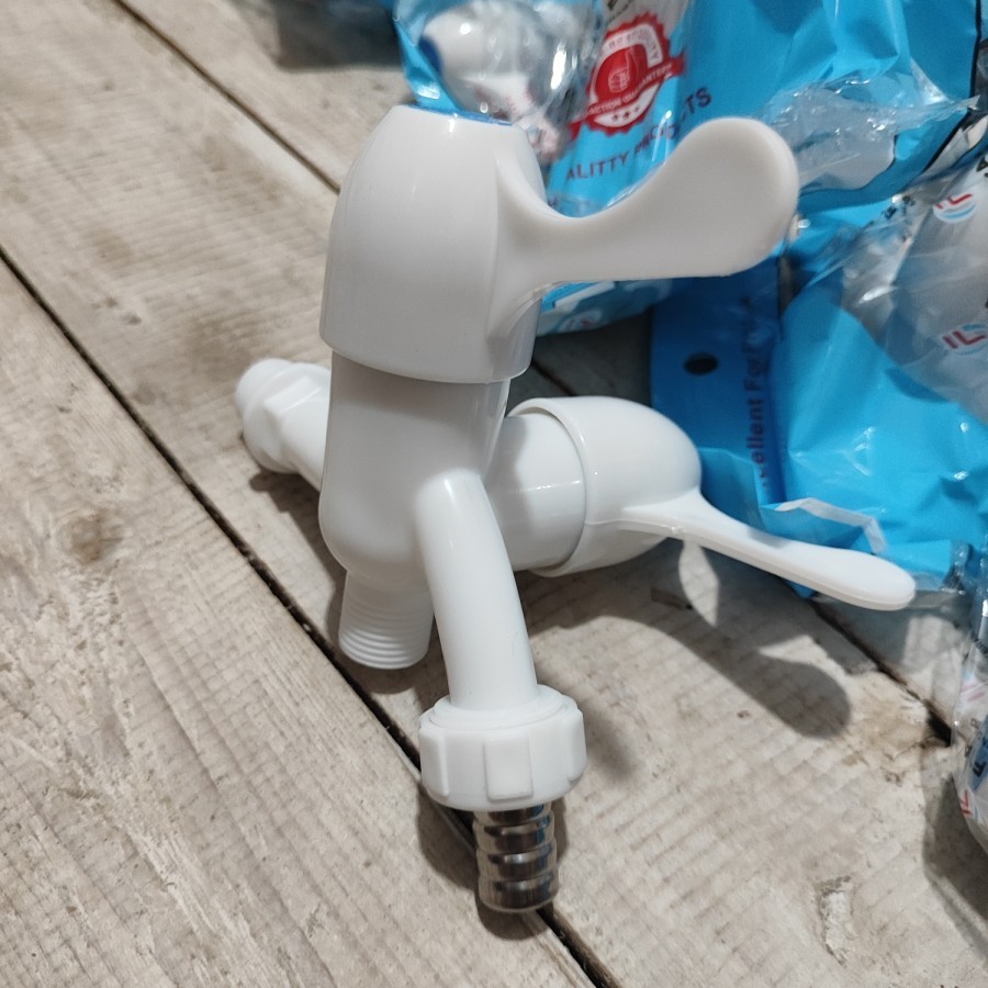 Kran cabang plastik / kran double / kran plastik