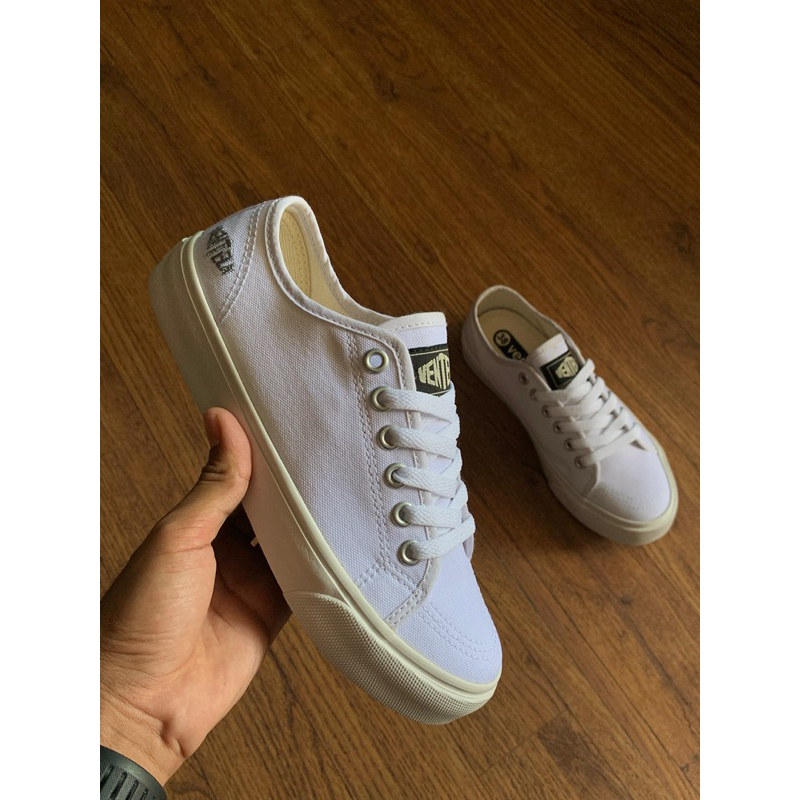 Ventela Alpha White
