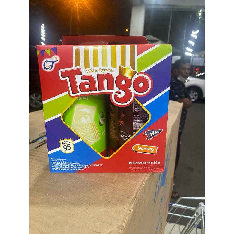 

Tango wafer renyah kaleng box 2 x 50g rasa coklat dan coconut