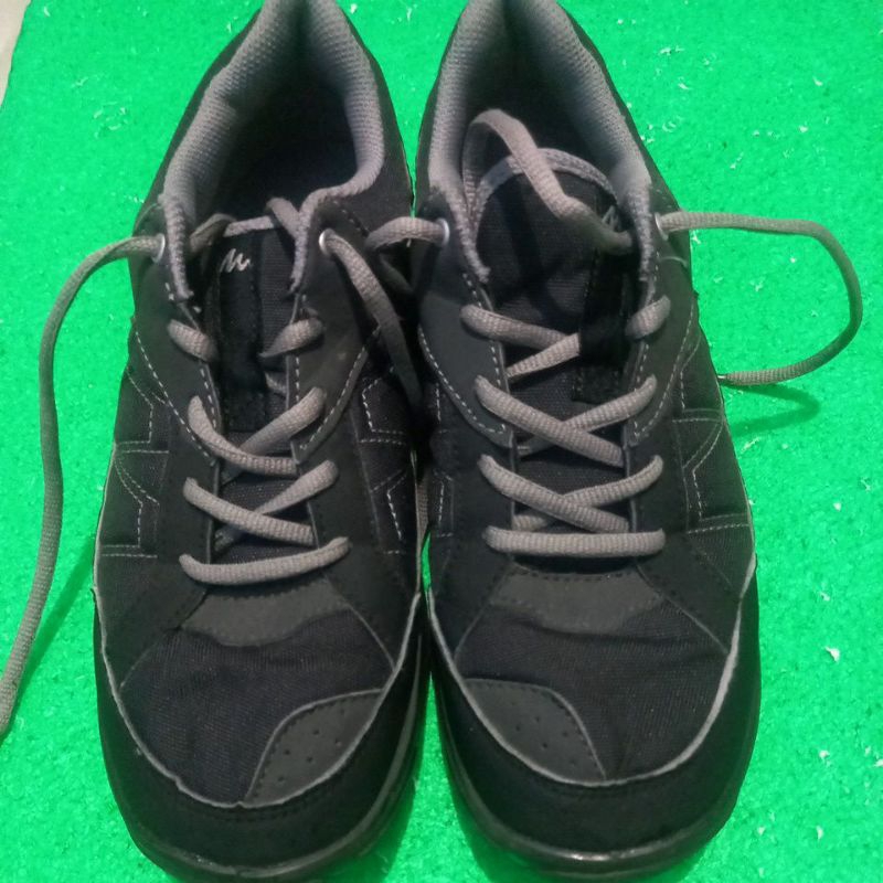 Sepatu outdoor decathlon quechua Arpenaz 50 hitam
