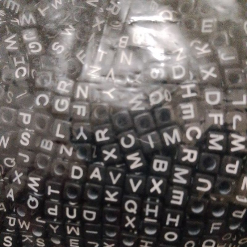 MANIK KOTAK HURUF A-Z HITAM 1 PON