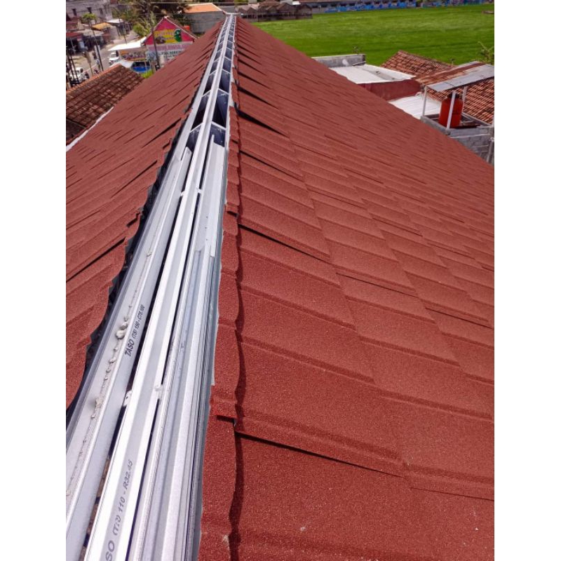 genteng metal pasir baja ringan terpasang