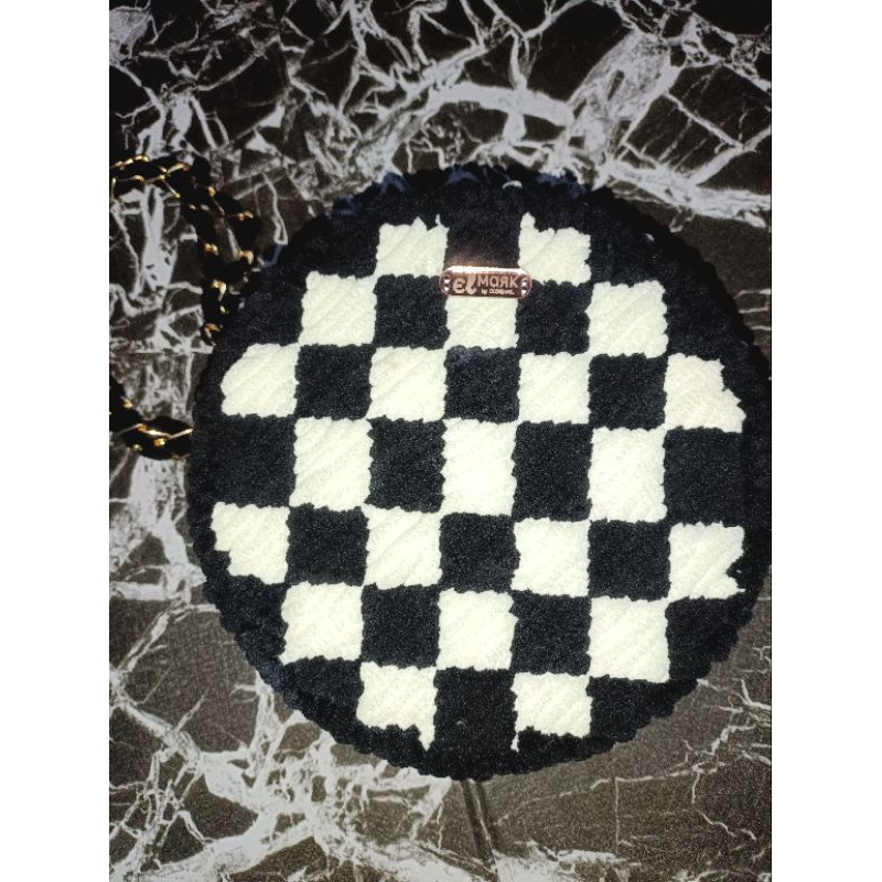 TAS SELEMPANG RAJUT CATUR BULAT