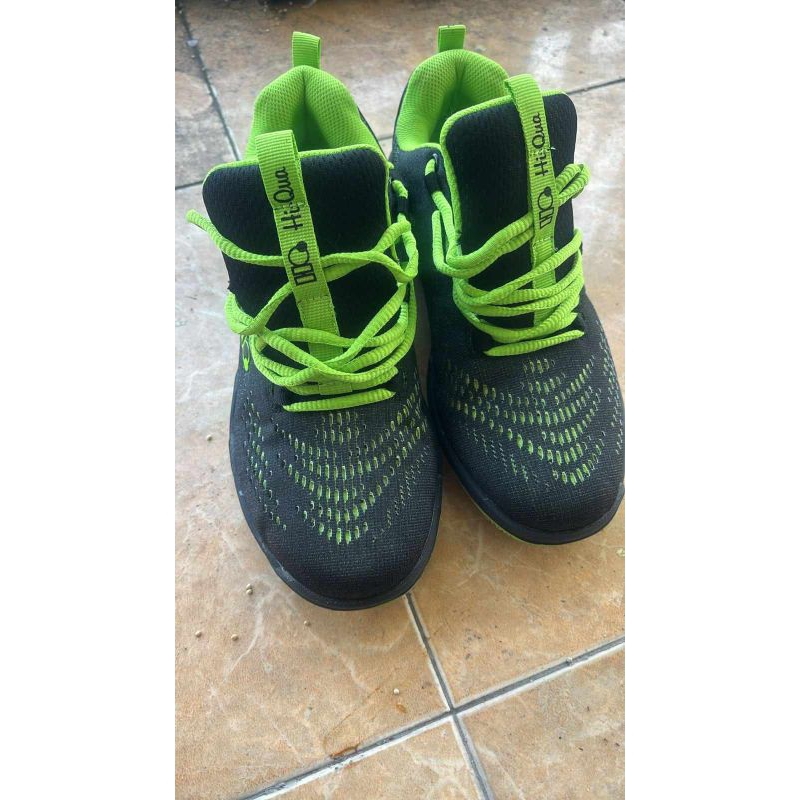 sepatu badminton hiqua future z