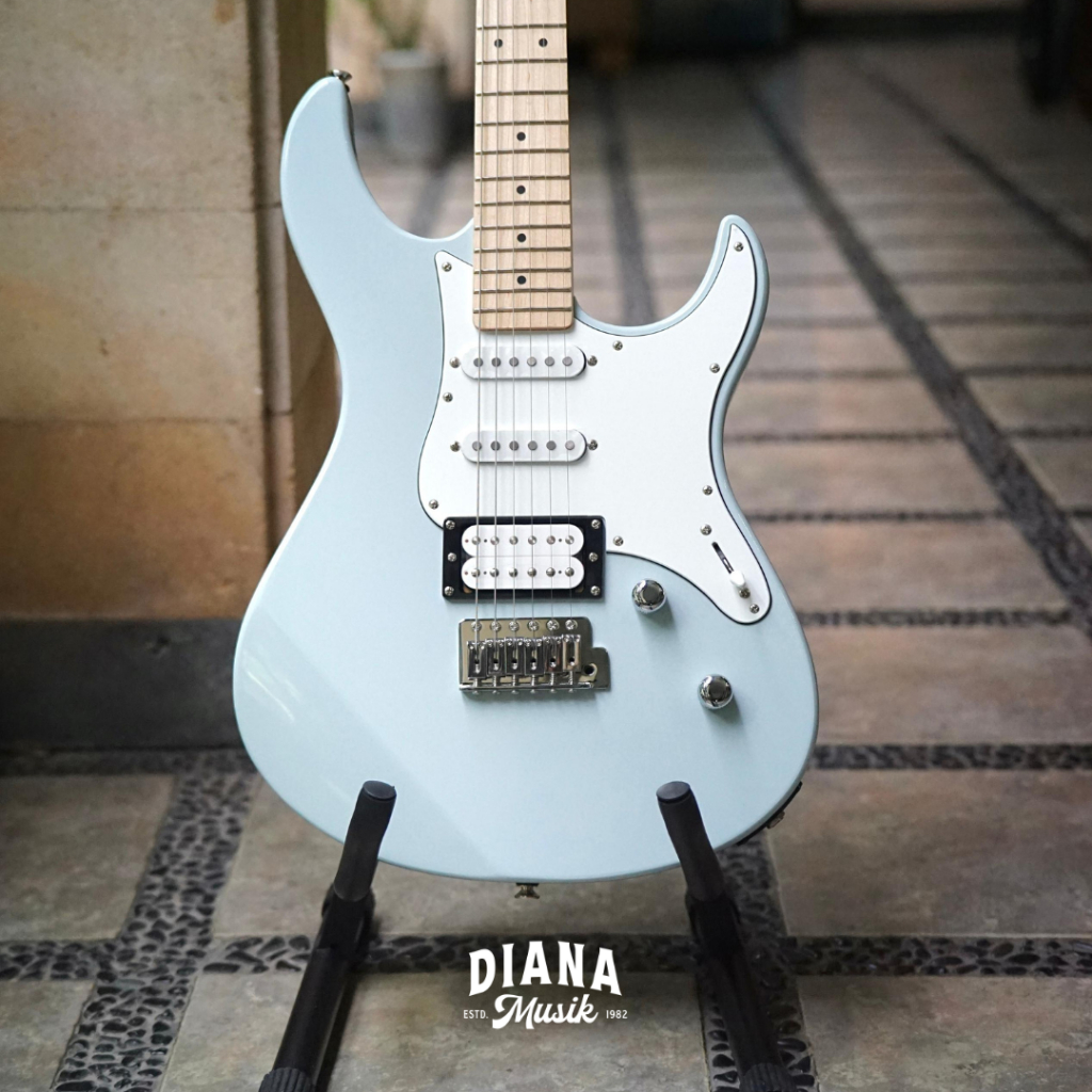 Yamaha Pacifica PAC112VM / PAC 112 VM, Ice Blue
