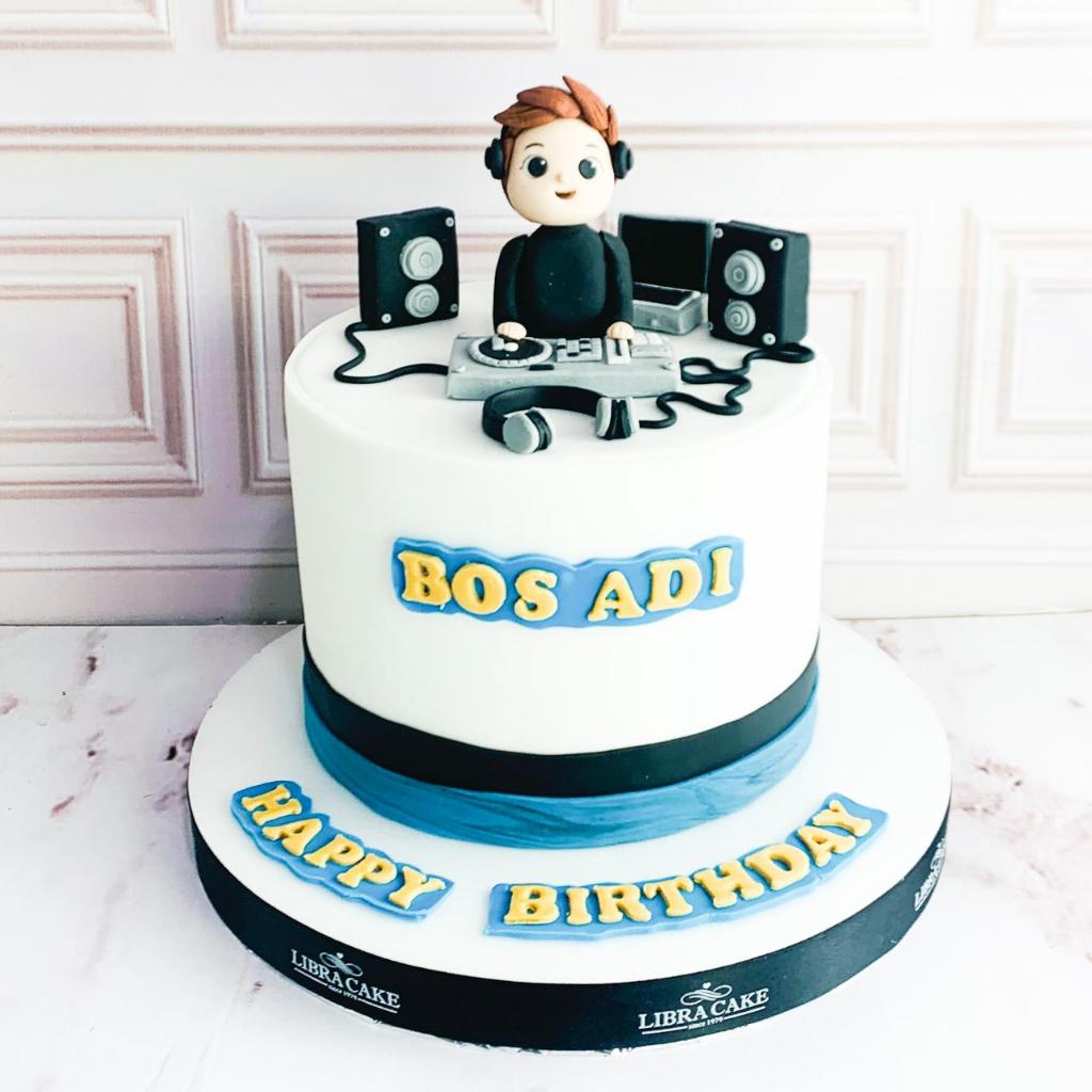 

Kue Ulang Tahun/birthday Cake/Kue ultah tema DJ/Kue Birthday jakarta/DJ cake