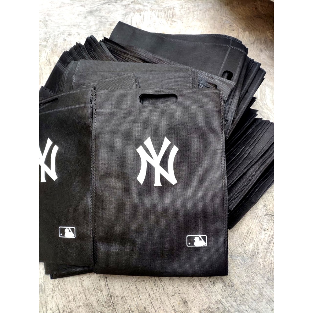 

Totebag Goodie Bag NY Ukuran 25x35cm