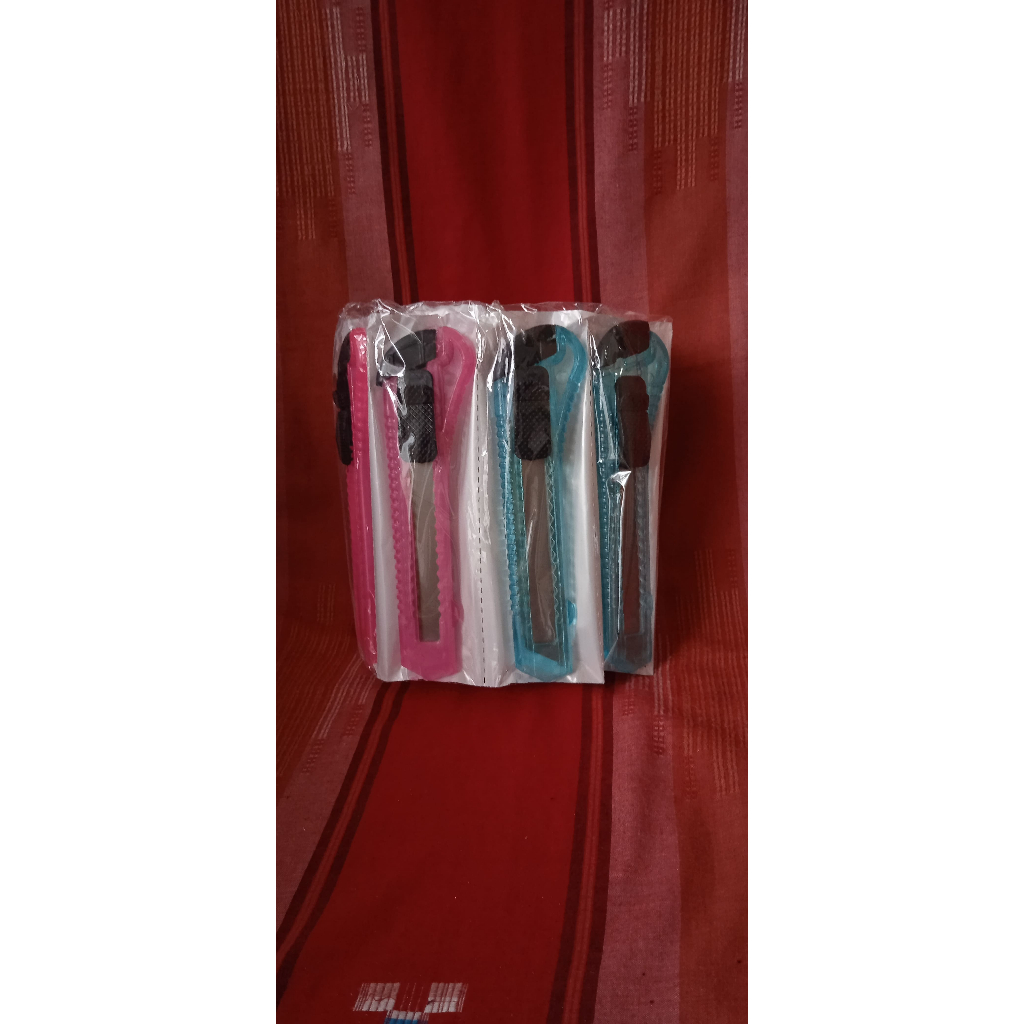 

Pisau Cutter Potong Jumbo Warna Warni/Cutter Knife Merk Van Art