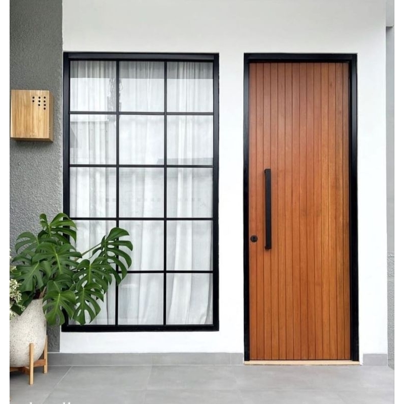 Kusen Pintu Utama Minimalis Garis Solid Kayu Mahoni